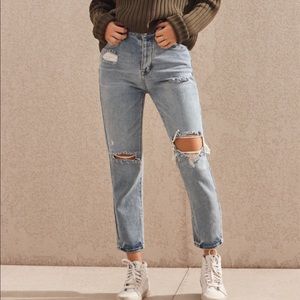 PacSun Light Wash Ripped Mom Jeans, Size 28